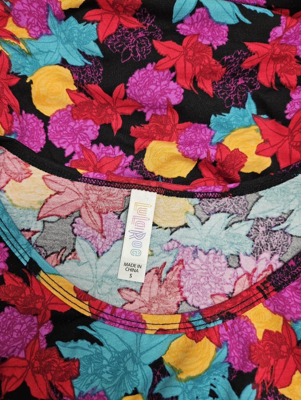 LuLaRoe Perfect T Shirt Floral Scoop Neck Tunic Black Turquoise Pink Red Small - Picture 4 of 6
